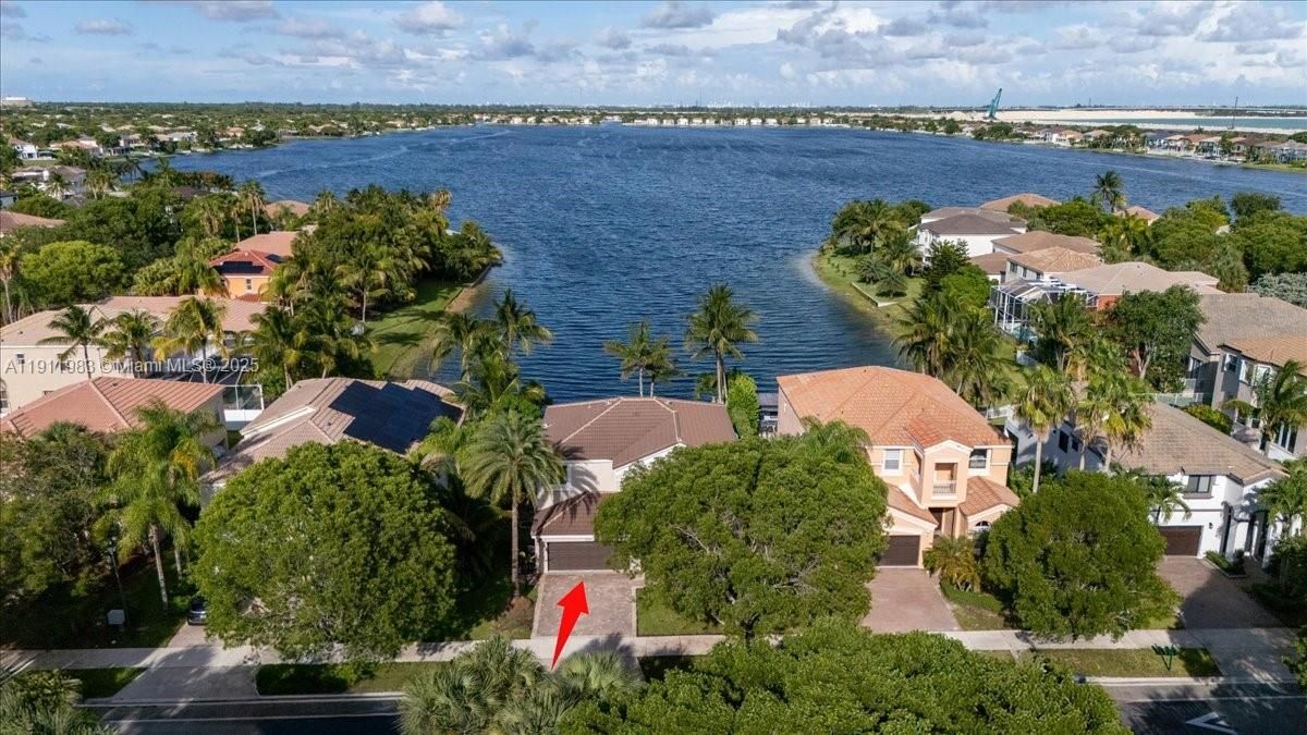 En Renta: $7,300 (4 camas, 2 baños, 3038 Pies cuadrados)