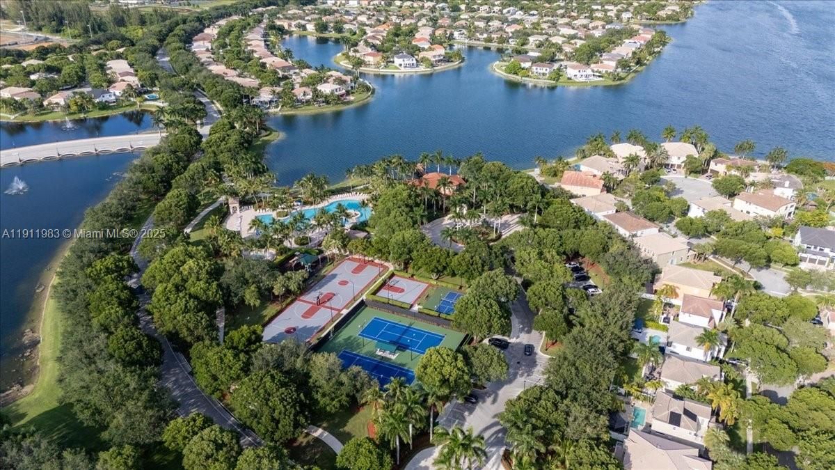 En Renta: $7,300 (4 camas, 2 baños, 3038 Pies cuadrados)