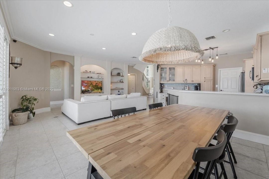 En Renta: $7,300 (4 camas, 2 baños, 3038 Pies cuadrados)