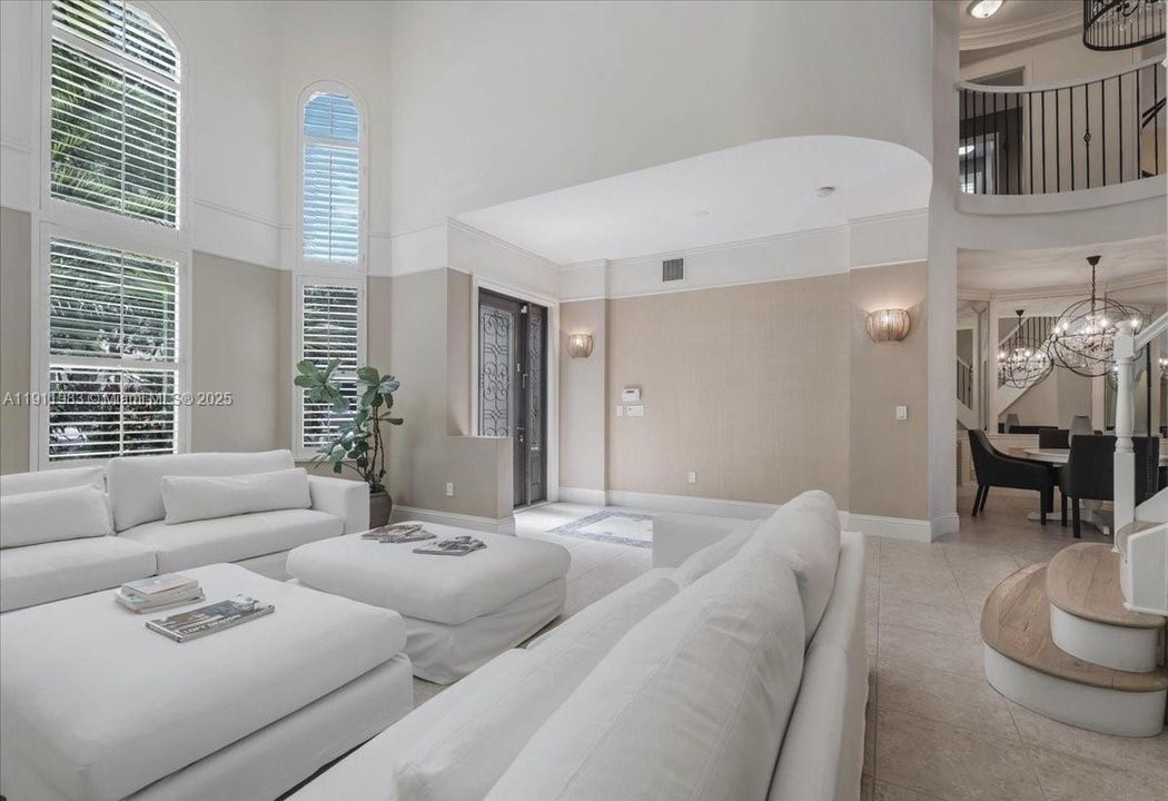 En Renta: $7,300 (4 camas, 2 baños, 3038 Pies cuadrados)