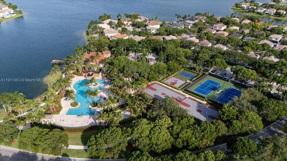 En Renta: $7,300 (4 camas, 2 baños, 3038 Pies cuadrados)