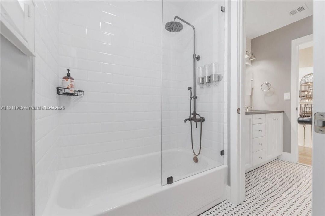 En Renta: $7,300 (4 camas, 2 baños, 3038 Pies cuadrados)