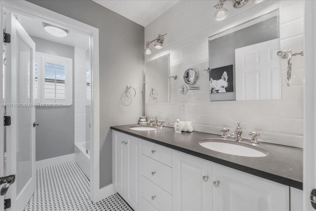 En Renta: $7,300 (4 camas, 2 baños, 3038 Pies cuadrados)