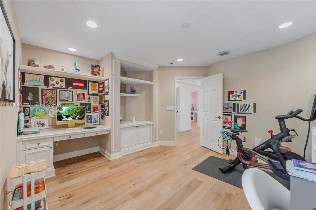 En Renta: $7,300 (4 camas, 2 baños, 3038 Pies cuadrados)