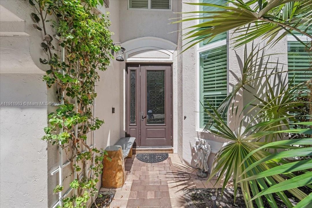 En Renta: $7,300 (4 camas, 2 baños, 3038 Pies cuadrados)