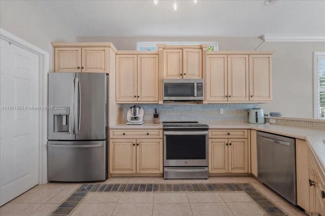 En Renta: $7,300 (4 camas, 2 baños, 3038 Pies cuadrados)