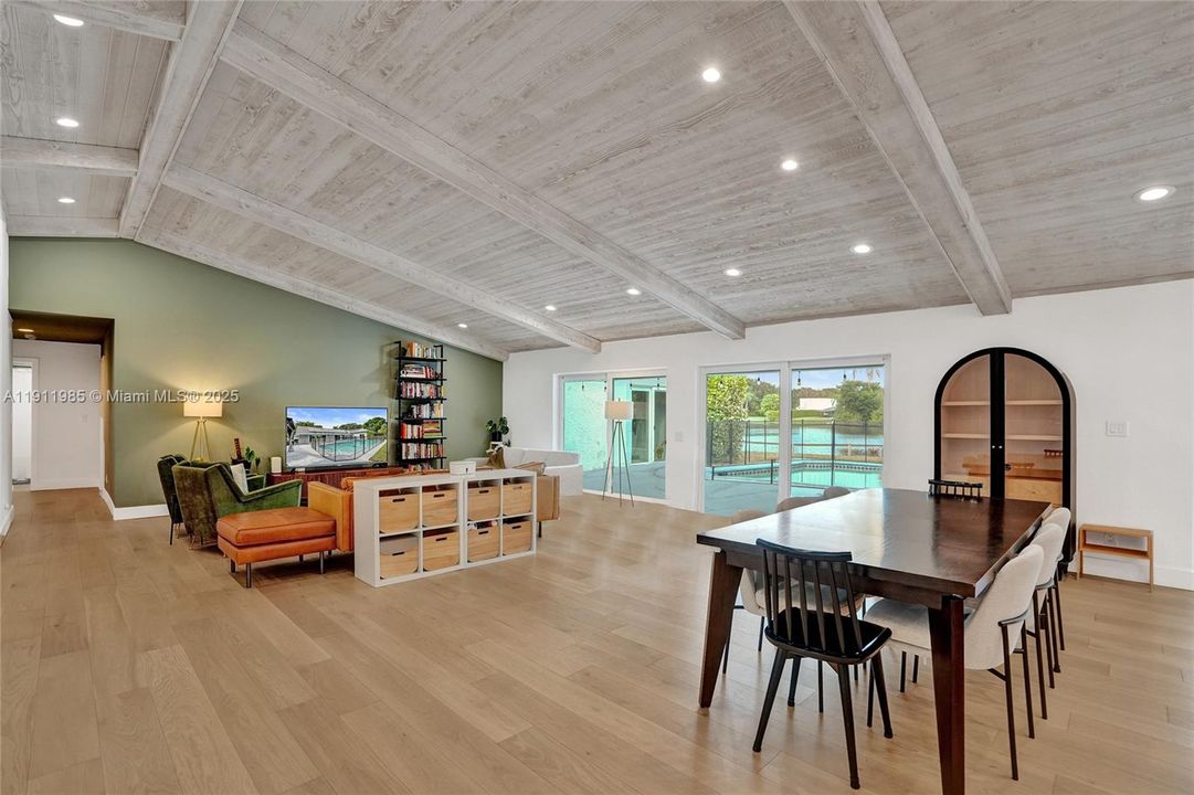 最近租的: $7,500 (4 贝兹, 3 浴室, 2879 平方英尺)