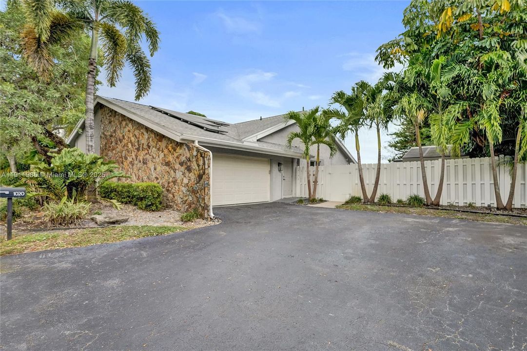 最近租的: $7,500 (4 贝兹, 3 浴室, 2879 平方英尺)