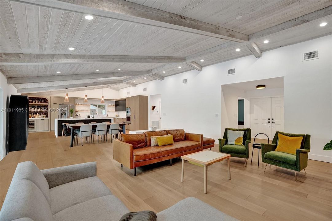 最近租的: $7,500 (4 贝兹, 3 浴室, 2879 平方英尺)