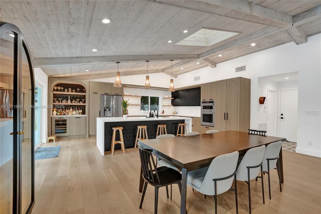 最近租的: $7,500 (4 贝兹, 3 浴室, 2879 平方英尺)