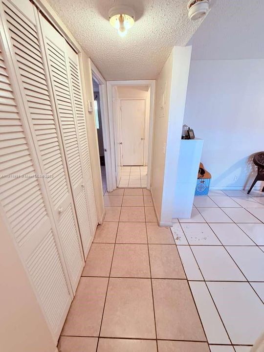 待售: $175,000 (2 贝兹, 1 浴室, 830 平方英尺)