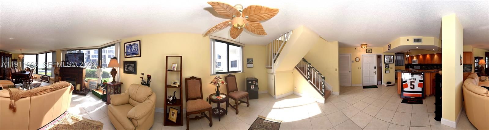 En Venta: $1,350,000 (2 camas, 3 baños, 2240 Pies cuadrados)