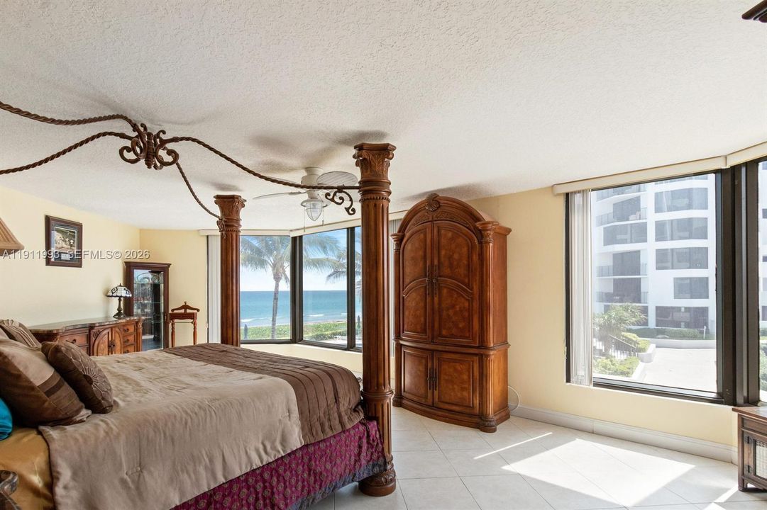 En Venta: $1,350,000 (2 camas, 3 baños, 2240 Pies cuadrados)