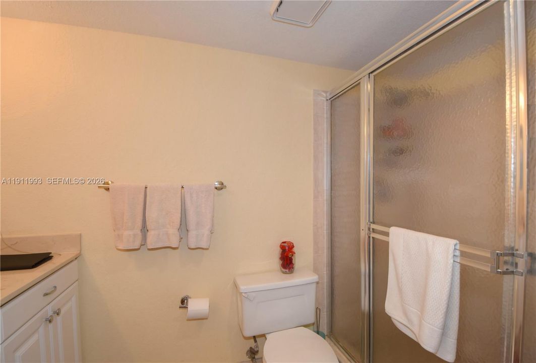 En Venta: $1,350,000 (2 camas, 3 baños, 2240 Pies cuadrados)