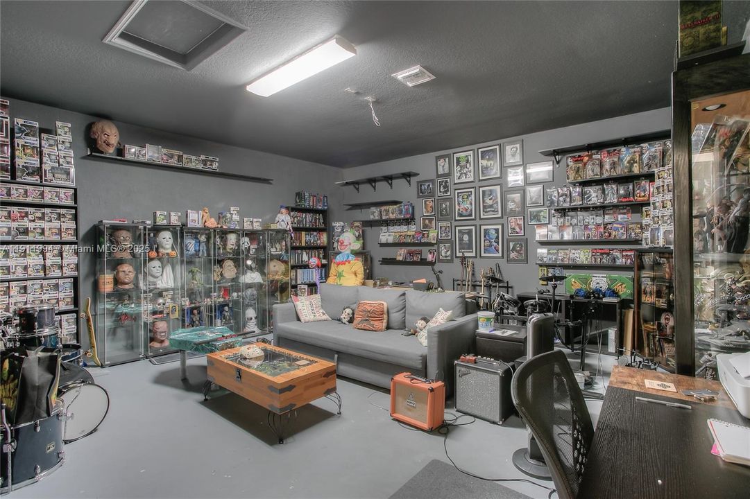 Active With Contract: $3,750 (4 beds, 2 baths, 1697 Square Feet)