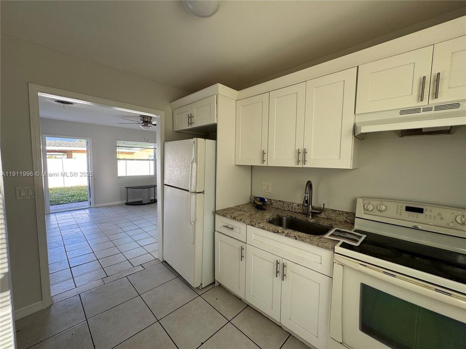 Под контрактом: $2,490 (3 спален, 1 ванн, 0 Квадратных фут)