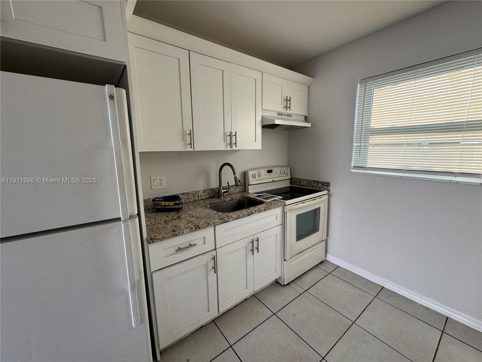 Под контрактом: $2,490 (3 спален, 1 ванн, 0 Квадратных фут)