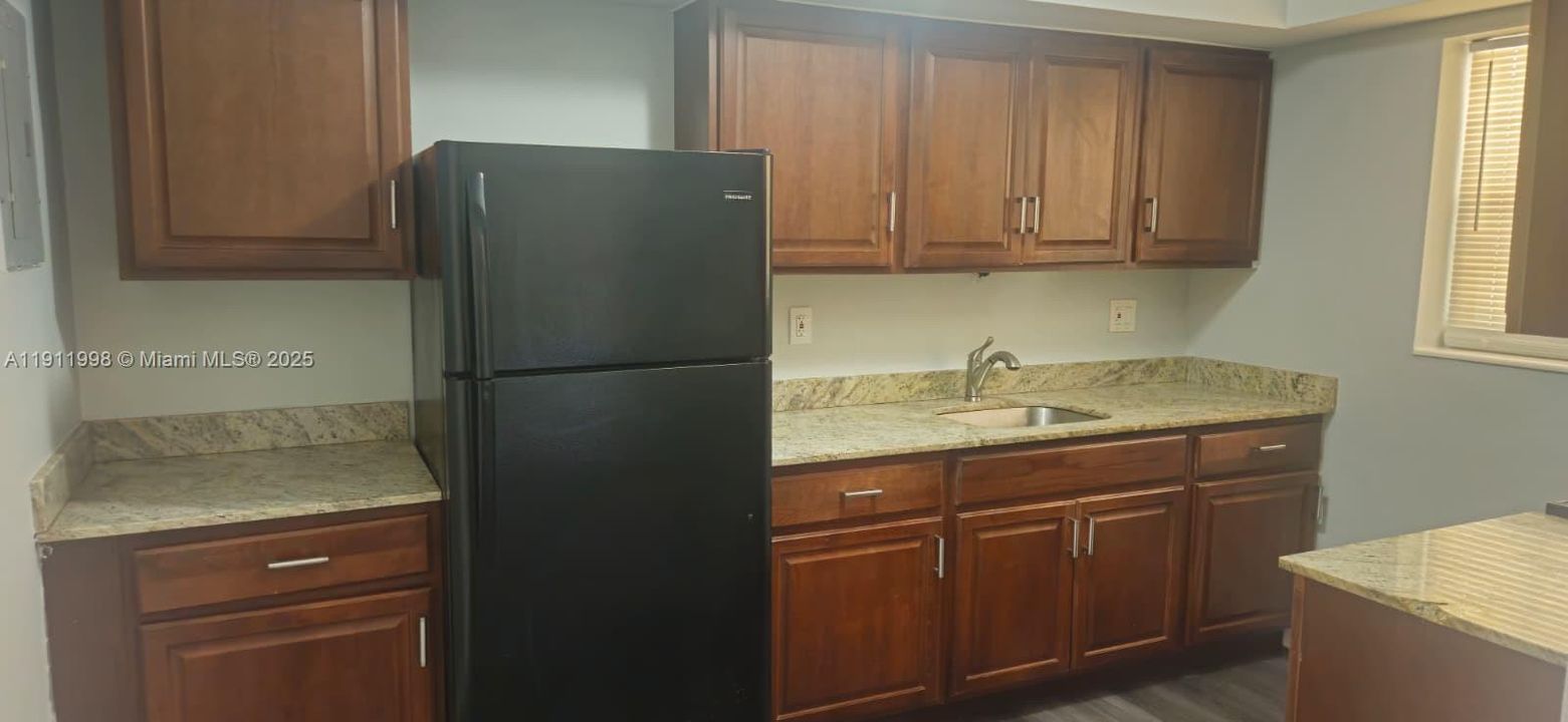 В аренду: $1,500 (1 спален, 1 ванн, 4008 Квадратных фут)