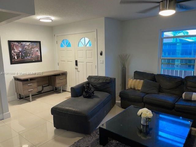 На продажу: $599,000 (3 спален, 2 ванн, 1468 Квадратных фут)