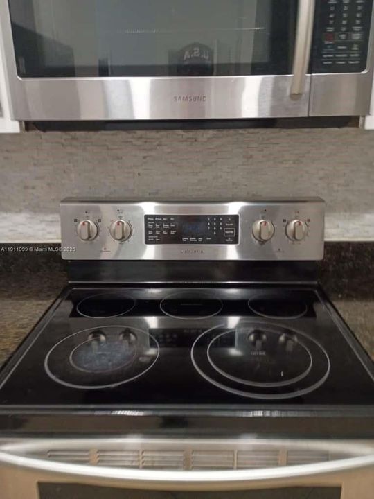 На продажу: $599,000 (3 спален, 2 ванн, 1468 Квадратных фут)