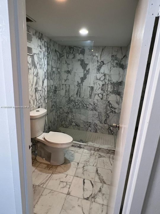 Activo con contrato: $3,600 (2 camas, 2 baños, 1100 Pies cuadrados)