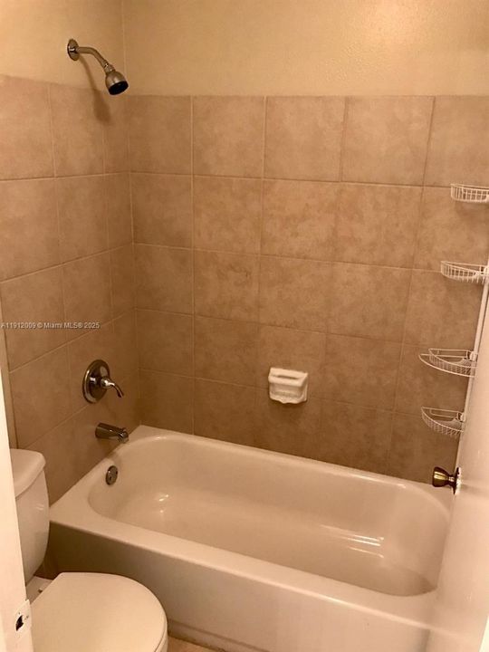 Active With Contract: $1,900 (2 beds, 2 baths, 1114 Square Feet)