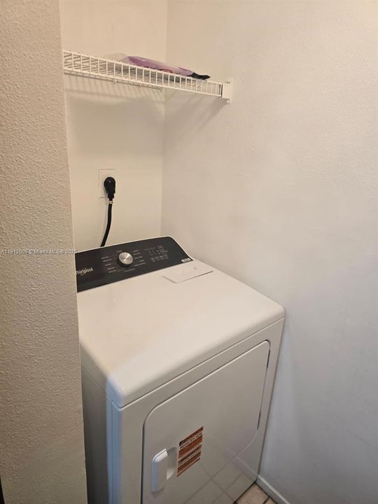 Active With Contract: $1,900 (2 beds, 2 baths, 1114 Square Feet)