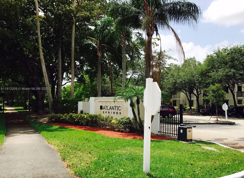 Active With Contract: $1,900 (2 beds, 2 baths, 1114 Square Feet)