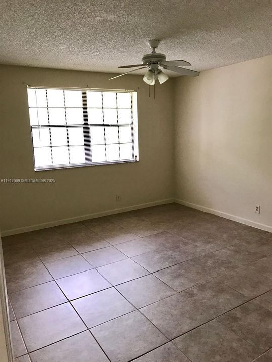 Active With Contract: $1,900 (2 beds, 2 baths, 1114 Square Feet)