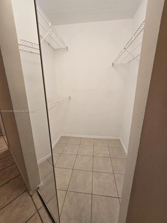 Active With Contract: $1,900 (2 beds, 2 baths, 1114 Square Feet)