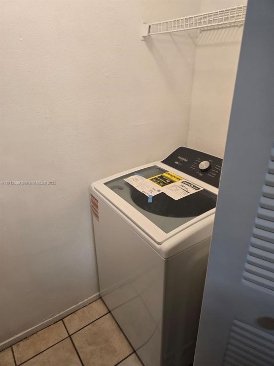 Active With Contract: $1,900 (2 beds, 2 baths, 1114 Square Feet)