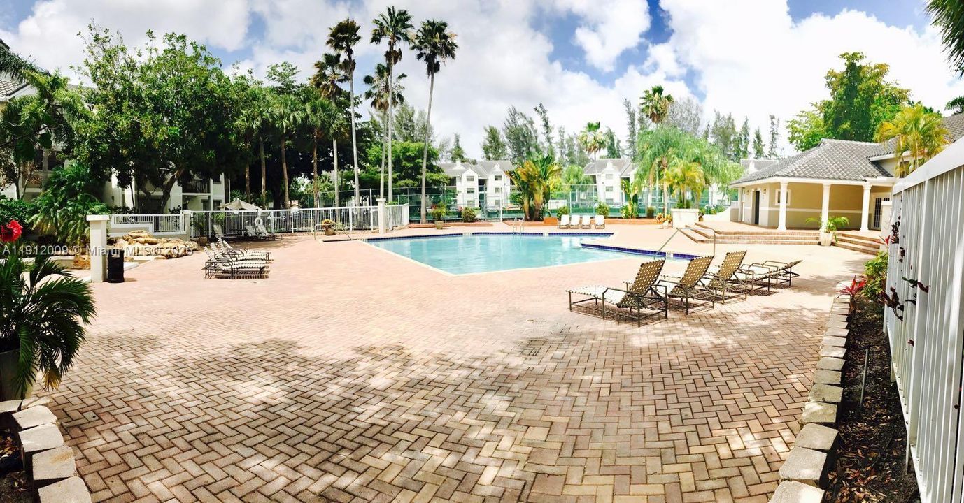 Active With Contract: $1,900 (2 beds, 2 baths, 1114 Square Feet)