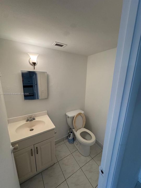 For Rent: $1,600 (1 beds, 1 baths, 790 Square Feet)