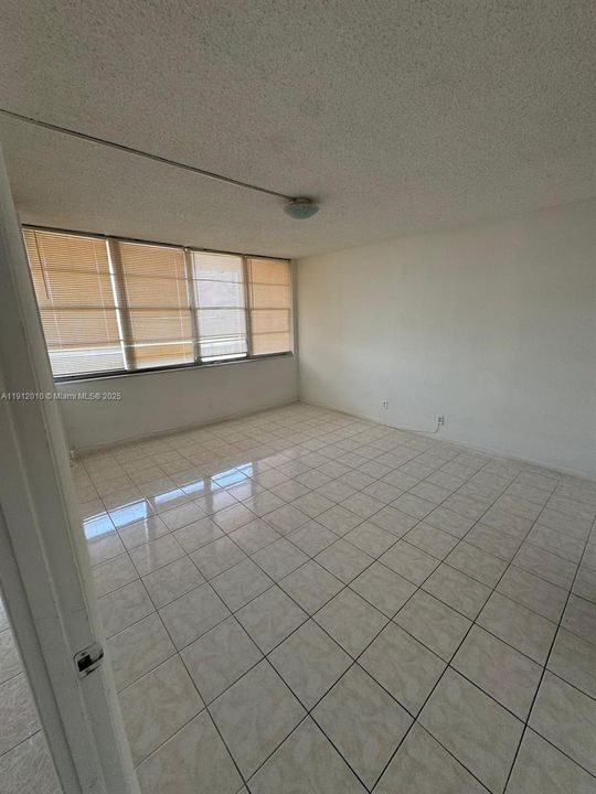 For Rent: $1,600 (1 beds, 1 baths, 790 Square Feet)