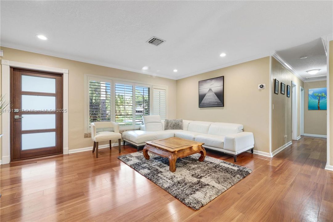 For Rent: $5,990 (3 beds, 2 baths, 1248 Square Feet)