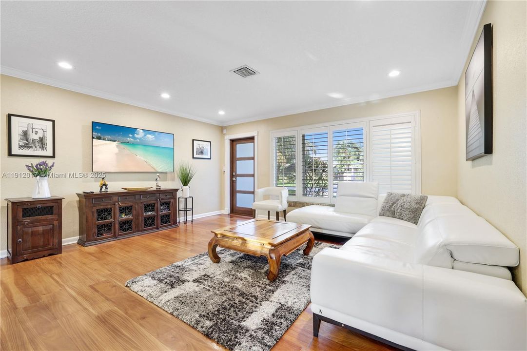 For Rent: $5,990 (3 beds, 2 baths, 1248 Square Feet)