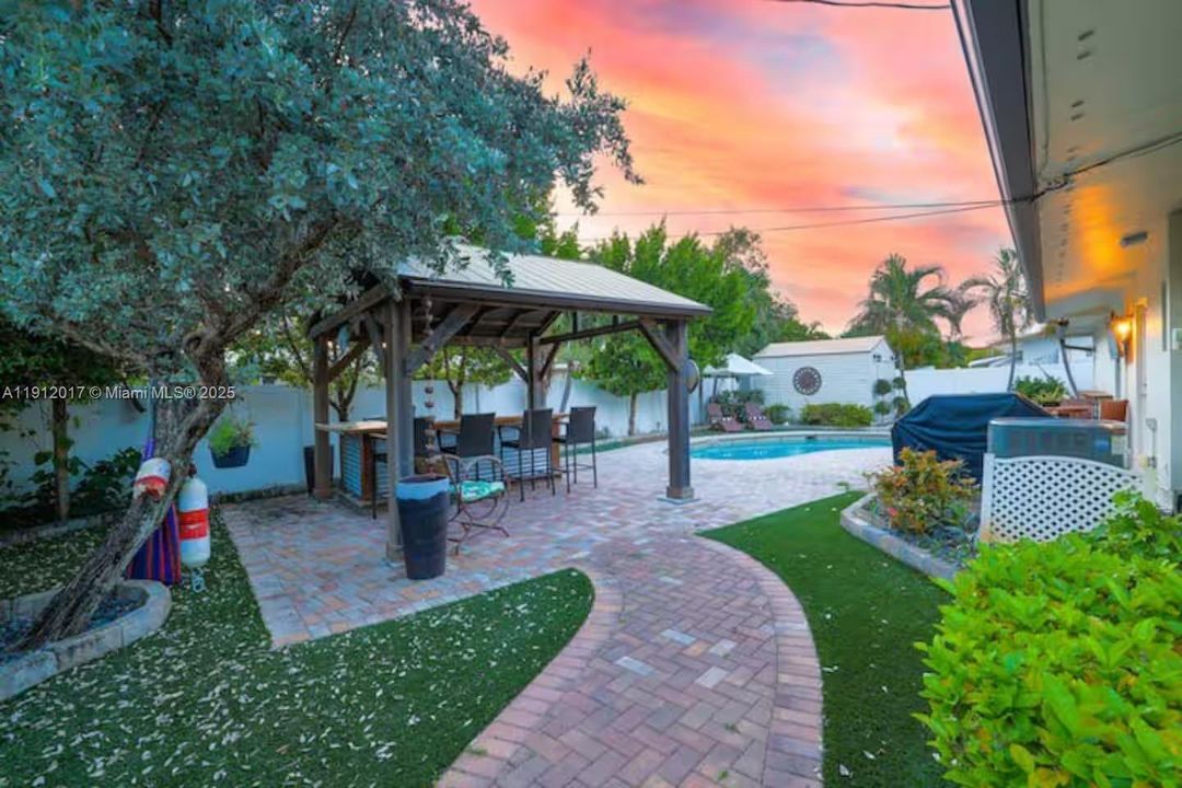 For Rent: $5,990 (3 beds, 2 baths, 1248 Square Feet)