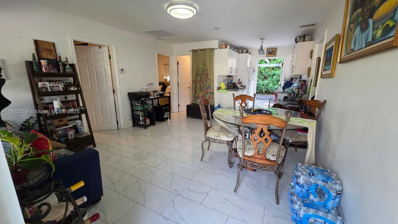 На продажу: $434,999 (3 спален, 2 ванн, 824 Квадратных фут)