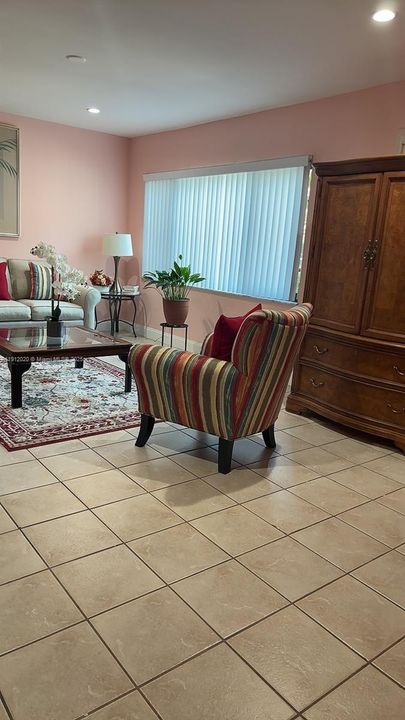 For Sale: $322,900 (3 beds, 2 baths, 1590 Square Feet)