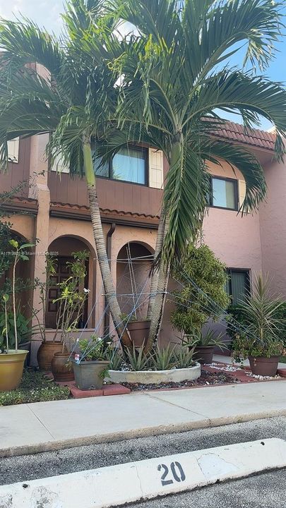 For Sale: $322,900 (3 beds, 2 baths, 1590 Square Feet)