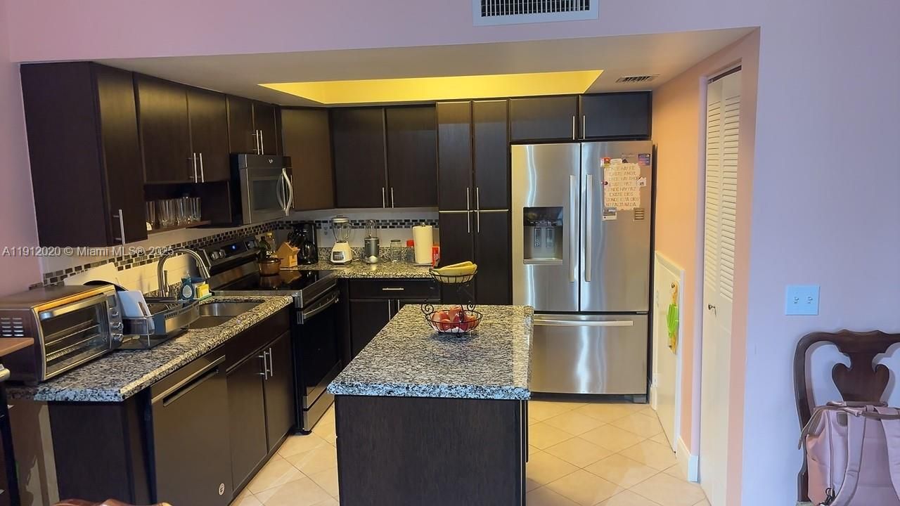 For Sale: $322,900 (3 beds, 2 baths, 1590 Square Feet)