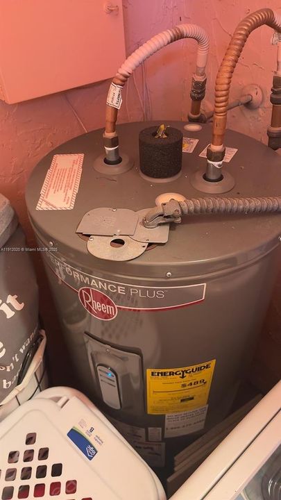 For Sale: $322,900 (3 beds, 2 baths, 1590 Square Feet)