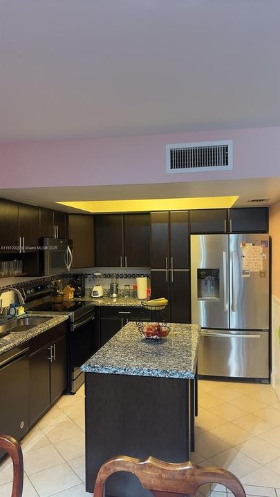 For Sale: $322,900 (3 beds, 2 baths, 1590 Square Feet)