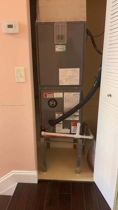 For Sale: $322,900 (3 beds, 2 baths, 1590 Square Feet)