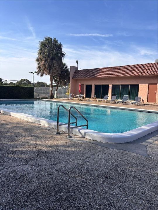 For Sale: $322,900 (3 beds, 2 baths, 1590 Square Feet)