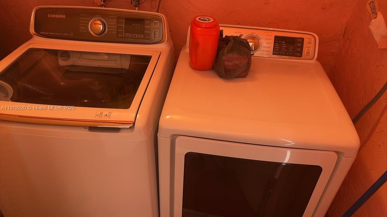 For Sale: $322,900 (3 beds, 2 baths, 1590 Square Feet)