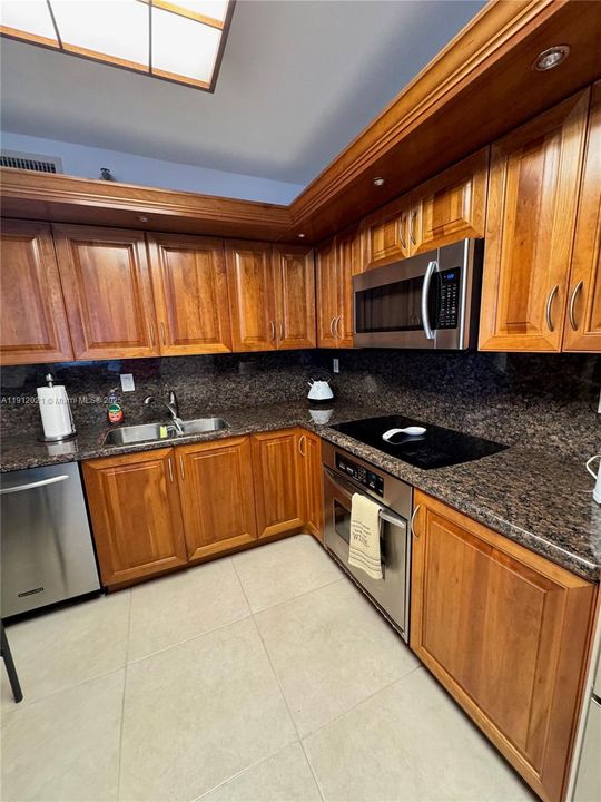 В аренду: $3,450 (2 спален, 2 ванн, 1181 Квадратных фут)