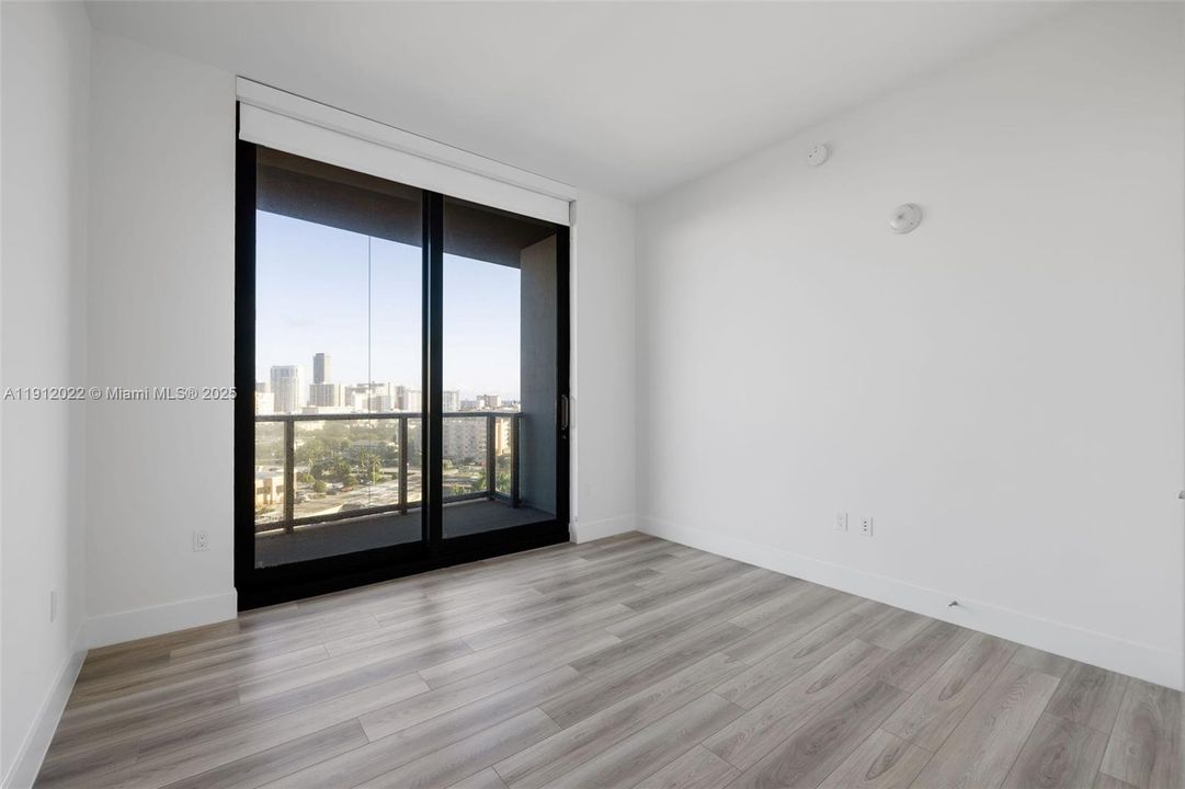 Под контрактом: $5,404 (3 спален, 2 ванн, 1674 Квадратных фут)