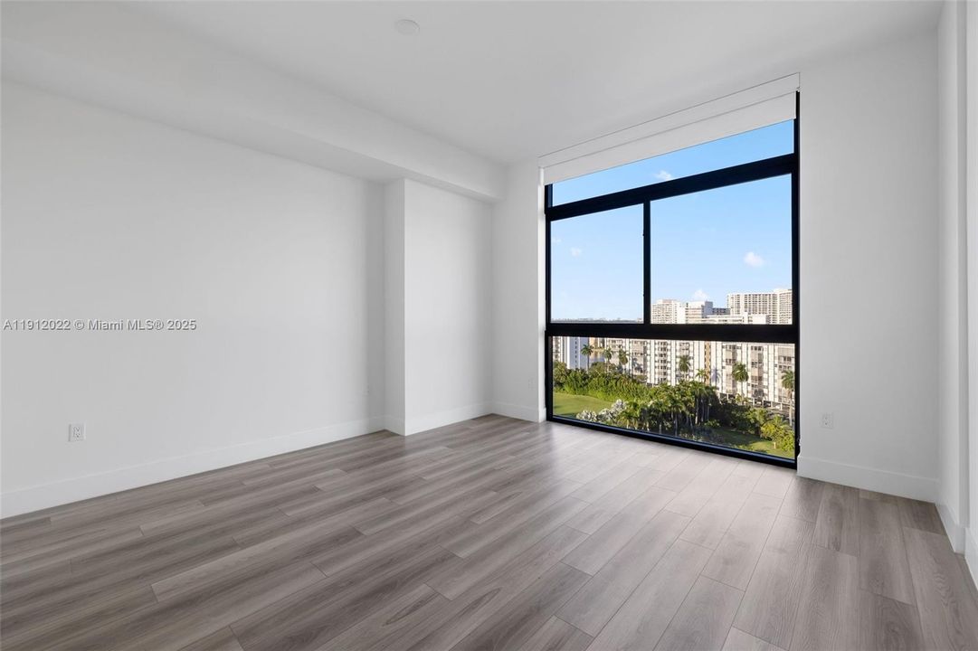 Под контрактом: $5,404 (3 спален, 2 ванн, 1674 Квадратных фут)