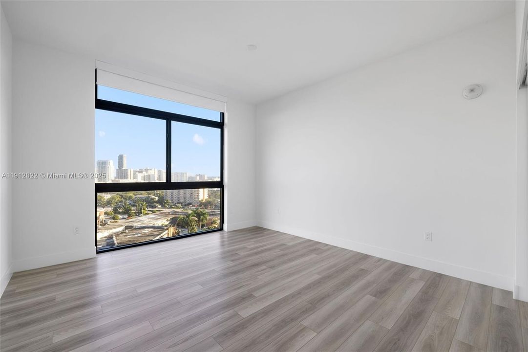 Под контрактом: $5,404 (3 спален, 2 ванн, 1674 Квадратных фут)